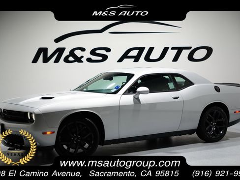Used 2019 Dodge Challenger SXT w/ Blacktop Package image 1