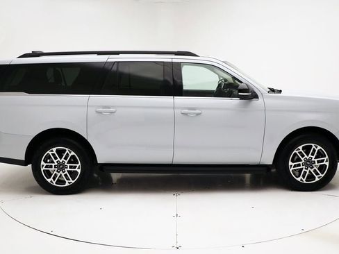 Used 2025 Ford Expedition Max Active AWD/4WD image 3