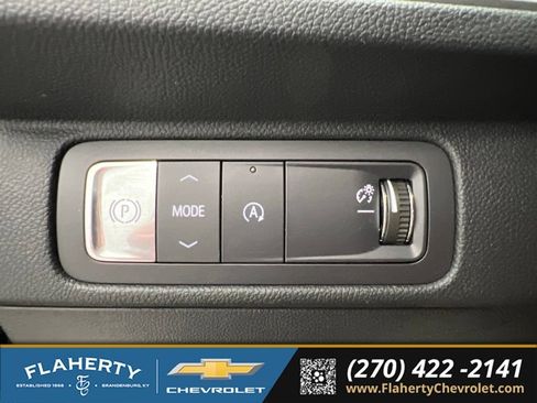 Used 2025 Chevrolet Traverse LT w/ LPO, Floor Liner Package FWD image 23