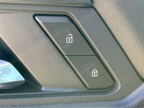 Used 2025 GMC Acadia AT4 image 23