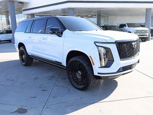 Used 2026 Cadillac Escalade ESV Sport w/ Touring Package image 8