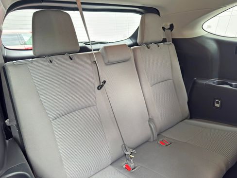 Used 2021 Toyota Highlander LE AWD/4WD image 36