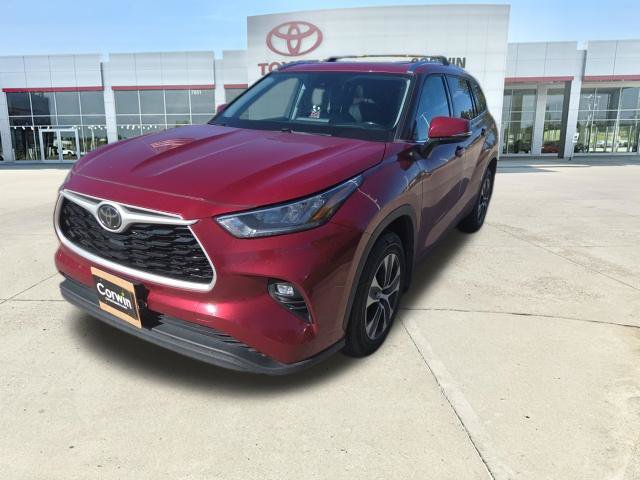 Used 2020 Toyota Highlander XLE AWD/4WD image 40