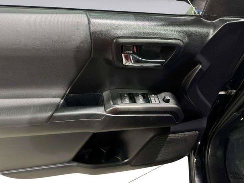 Used 2020 Toyota Tacoma TRD Off-Road w/ Technology Package AWD/4WD image 13