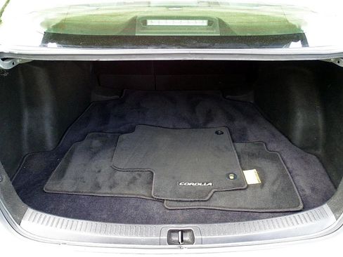 Used 2021 Toyota Corolla LE FWD image 13
