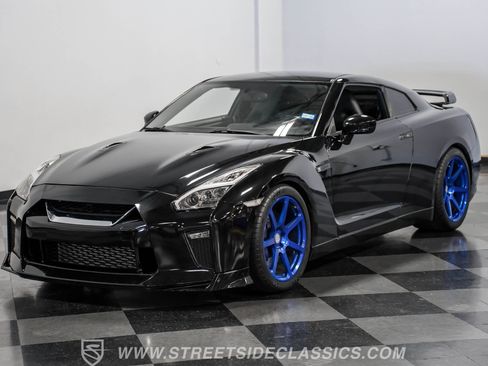 Used 2013 Nissan GT-R Premium image 18