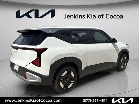Used 2027 Kia Seltos LX FWD image 4