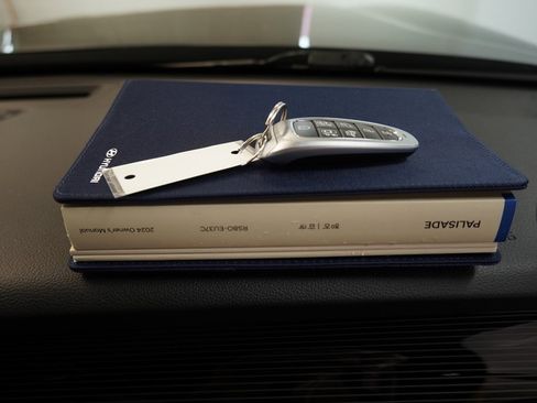 Used 2024 Hyundai Palisade Calligraphy image 40