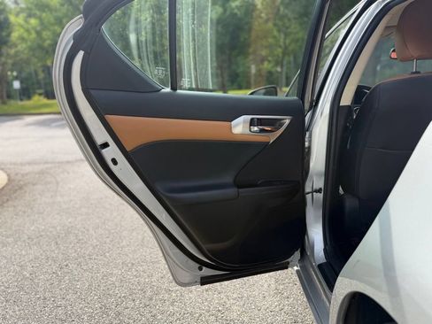 Used 2016 Lexus CT 200h w/ Seat Comfort Package FWD image 11