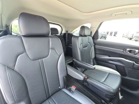 Used 2024 Kia Sorento EX w/ Panoramic Sunroof Package FWD image 16