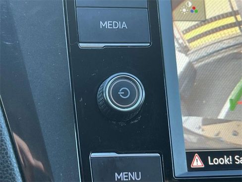 Used 2021 Volkswagen Tiguan S image 29