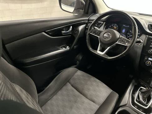 Used 2017 Nissan Rogue Sport SV w/ SV All-Weather Package image 12