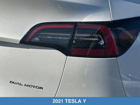 Used 2021 Tesla Model Y Long Range AWD/4WD image 29