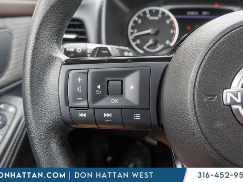Used 2023 Nissan Rogue SV FWD image 10