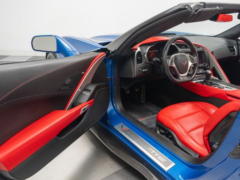 Used 2015 Chevrolet Corvette Z06 w/ 3LZ Preferred Equipment Group image 23