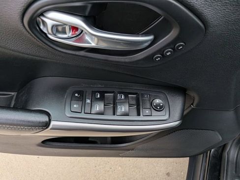 Used 2019 Jeep Cherokee Limited AWD/4WD image 22