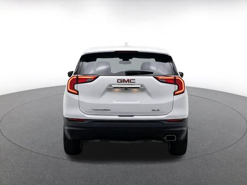 Used 2024 GMC Terrain SLE FWD image 8