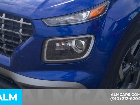 Used 2024 Hyundai Venue Limited image 5