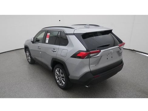 Used 2023 Toyota RAV4 XLE Premium FWD image 7