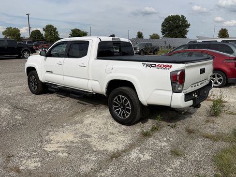 Used 2020 Toyota Tacoma TRD Sport AWD/4WD image 9