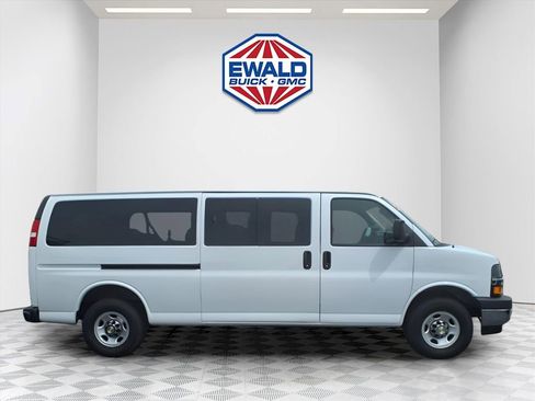Used 2024 Chevrolet Express 3500 LT w/ LT Preferred Equipment Group RWD image 5