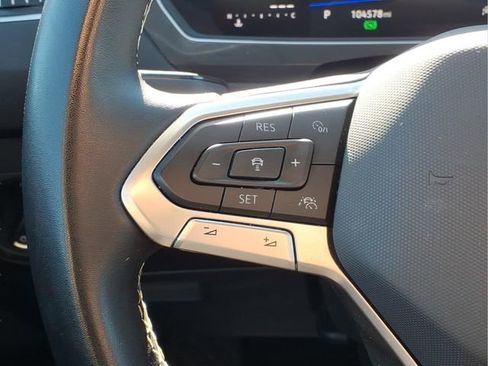 Used 2024 Volkswagen Tiguan SE image 13