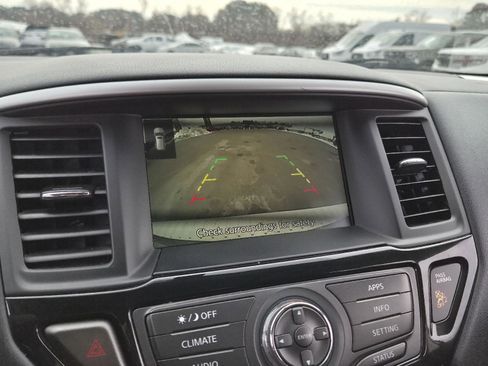 Used 2020 Nissan Pathfinder S image 23