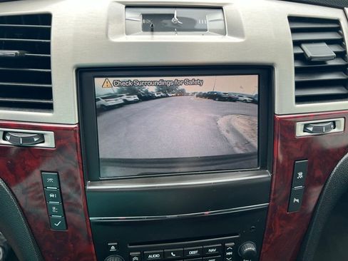 Used 2011 Cadillac Escalade ESV Luxury AWD/4WD image 37