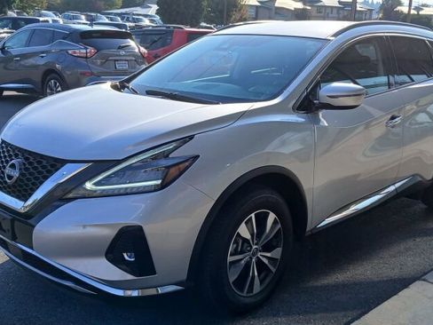 Used 2023 Nissan Murano SV image 2