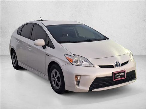 Used 2015 Toyota Prius Three image 3