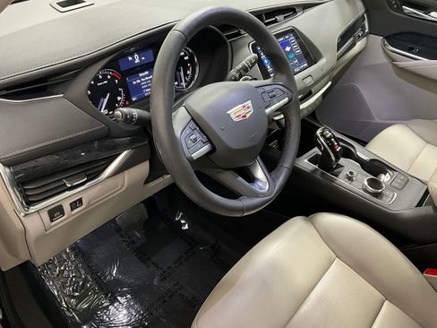 Used 2021 Cadillac XT4 Premium Luxury AWD/4WD image 12