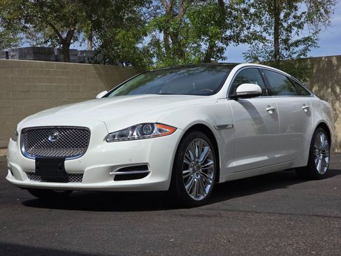 Used 2011 Jaguar XJ L RWD image 5