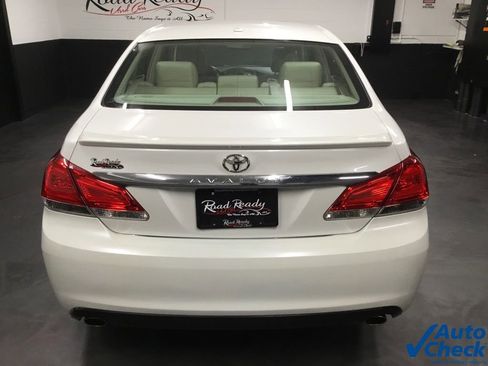 Used 2011 Toyota Avalon Limited image 9