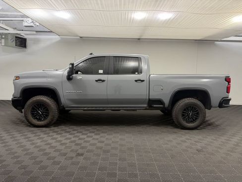Used 2025 Chevrolet Silverado 2500 ZR2 w/ Technology Package AWD/4WD image 2