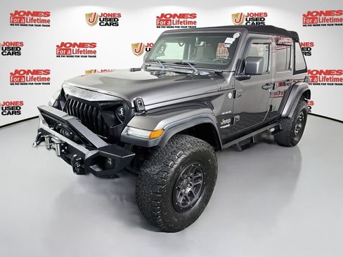 Used 2020 Jeep Wrangler Unlimited Sahara AWD/4WD image 12