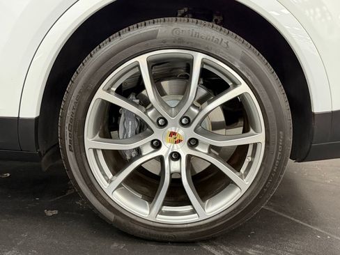 Used 2022 Porsche Cayenne E-Hybrid w/ Premium Package AWD/4WD image 17