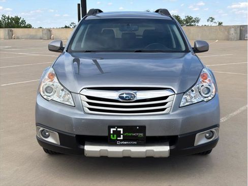 Used 2010 Subaru Outback 2.5i Limited AWD/4WD image 2