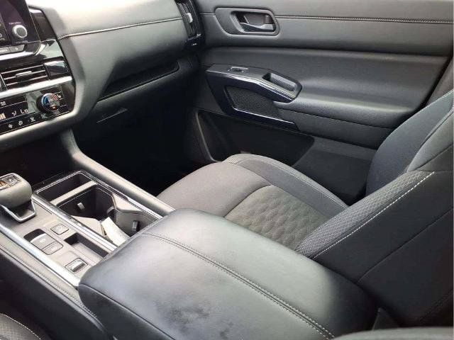 Certified 2024 Nissan Pathfinder SV FWD image 12
