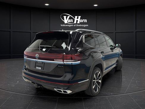 Used 2025 Volkswagen Atlas SEL Premium R-Line image 3