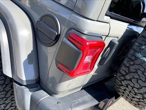 Used 2022 Jeep Wrangler Unlimited Rubicon w/ Xtreme Recon 35" Tire Package image 27