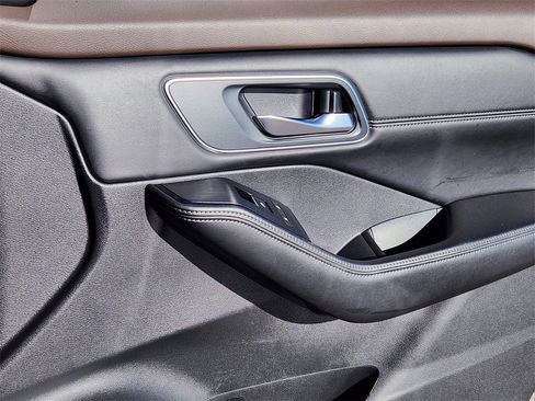 Used 2021 Nissan Rogue SL w/ Premium Package image 13