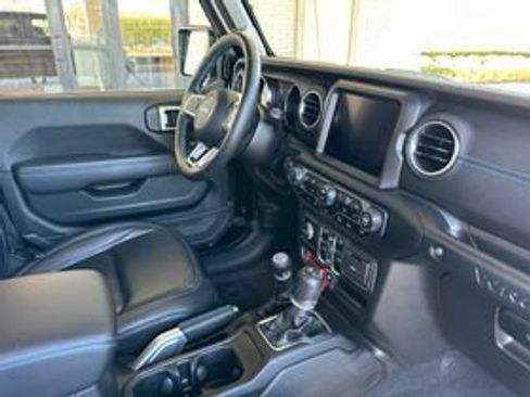 Used 2022 Jeep Wrangler Unlimited Rubicon 4xe w/ Cold Weather Group AWD/4WD image 6