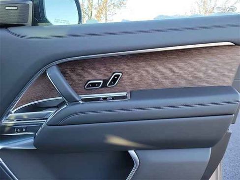New 2025 Land Rover Range Rover SE image 21