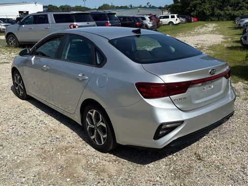 Used 2019 Kia Forte LXS FWD image 4