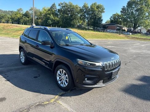 Used 2019 Jeep Cherokee Latitude w/ Cold Weather Group AWD/4WD image 2