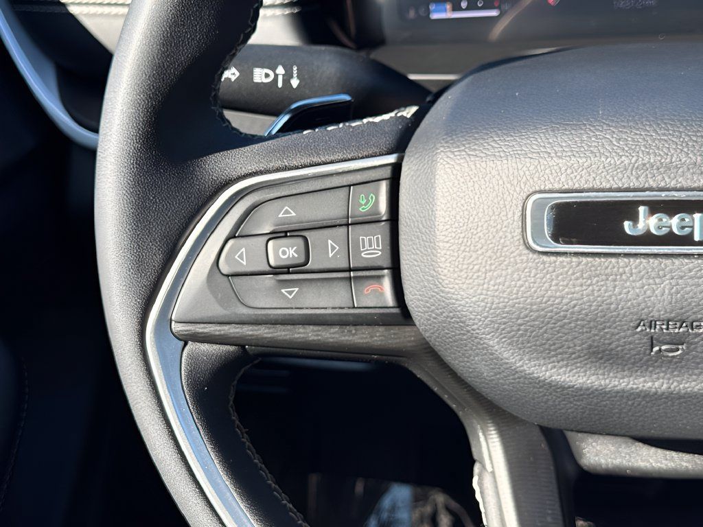 Used 2024 Jeep Grand Cherokee Laredo RWD image 13
