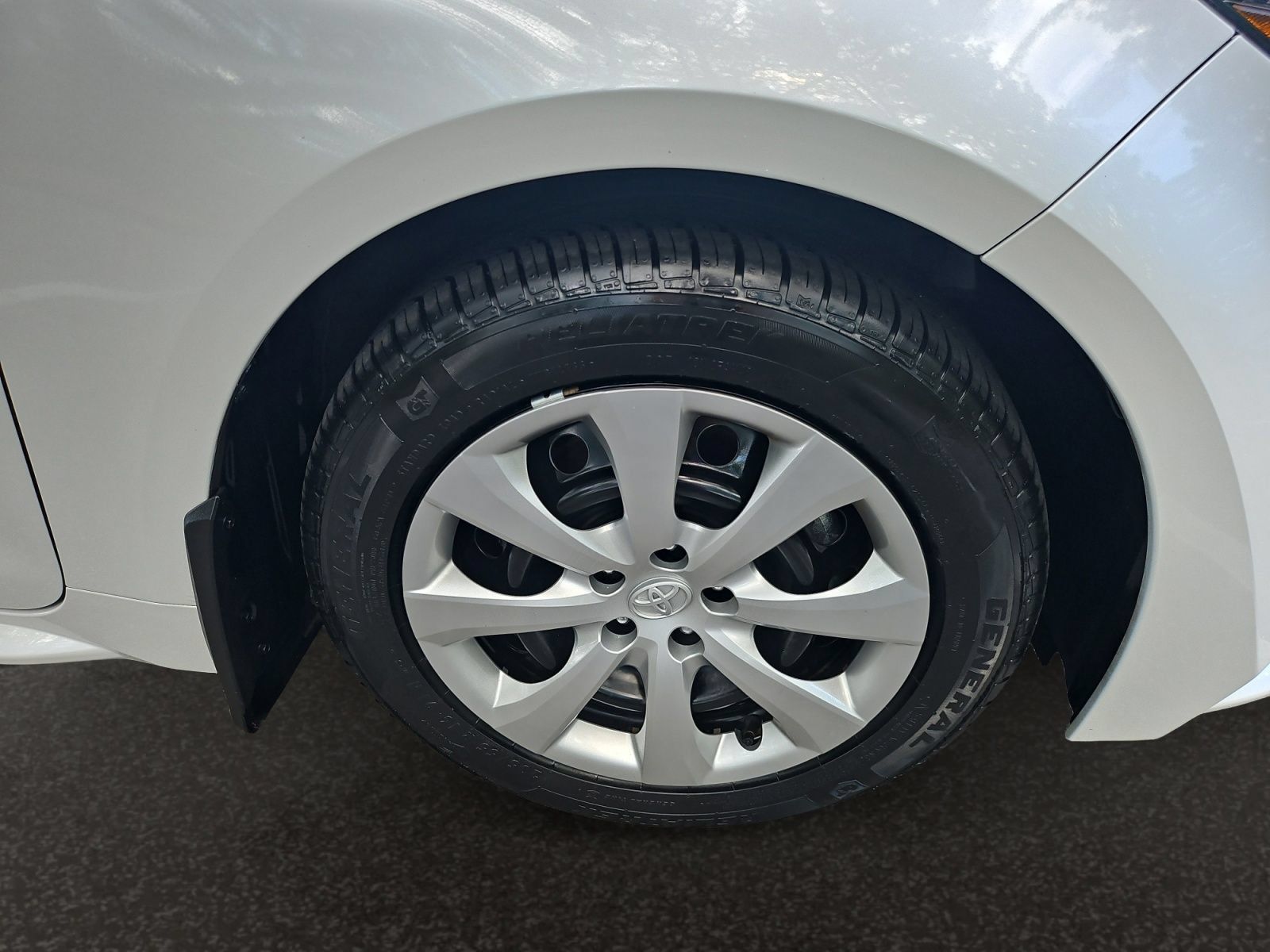 Used 2026 Toyota Corolla LE FWD image 40