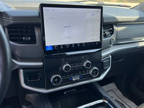 Used 2022 Ford Expedition XLT RWD image 10