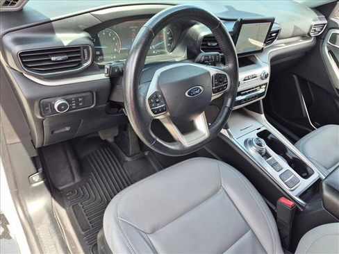 Used 2021 Ford Explorer XLT w/ Equipment Group 202A RWD image 10