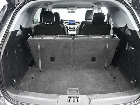 Used 2022 Ford Explorer XLT w/ Equipment Group 202A AWD/4WD image 6